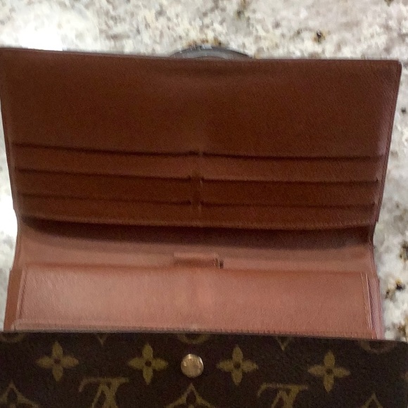 Authentic Louis Vuitton wallet - Picture 15 of 16